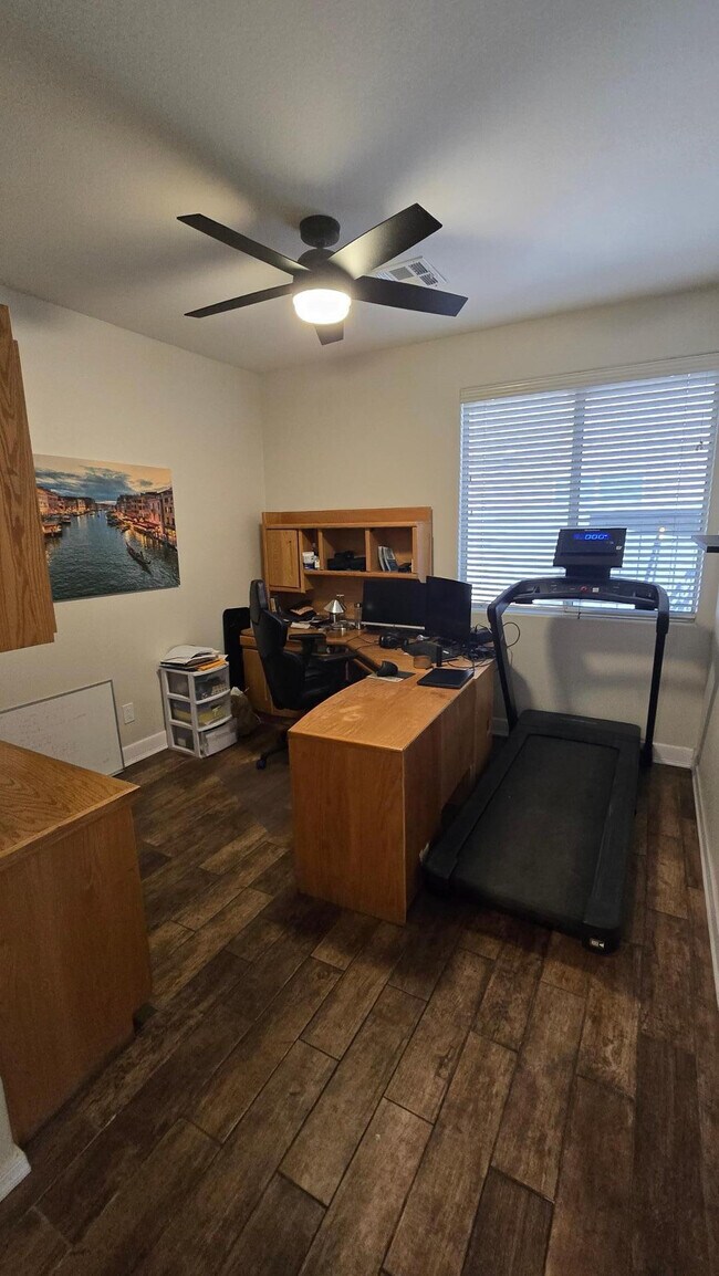 Building Photo - 8213 W Quail Ave