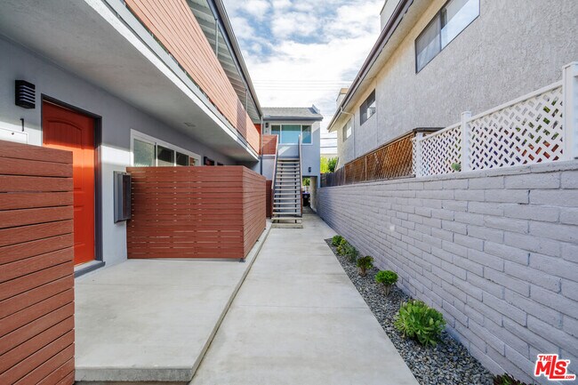 Building Photo - 1116 San Rafael Ave