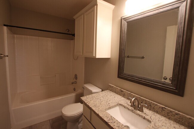 Building Photo - Stunning 3 bed 2 bath in Whitehouse ISD!