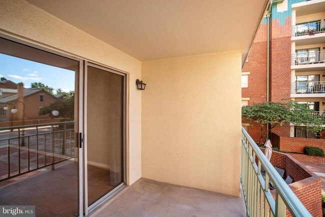 Building Photo - 545 E Braddock Rd