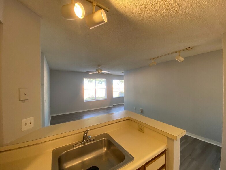 Building Photo - 5701 Gatlin Ave