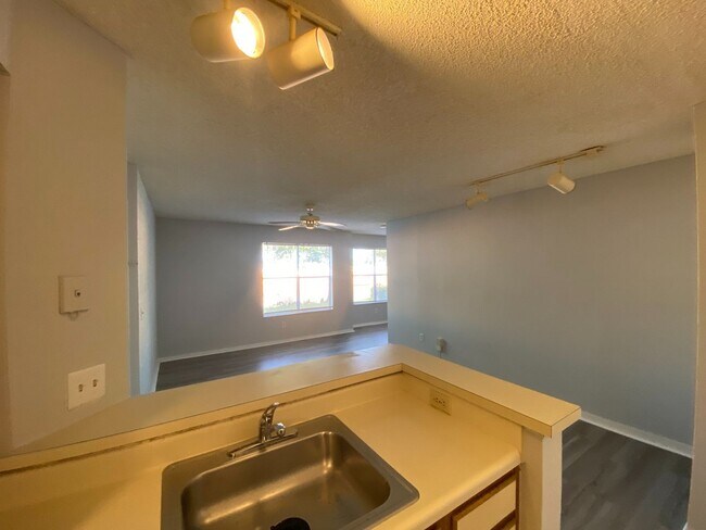 Building Photo - 5701 Gatlin Ave