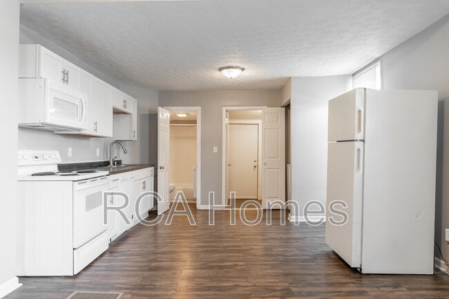 Building Photo - 1011 E Legrande Ave