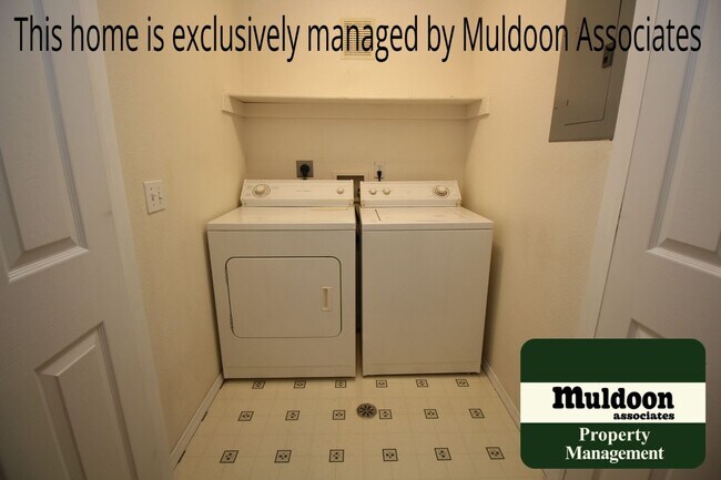 Building Photo - Strawberry Field gated community condo