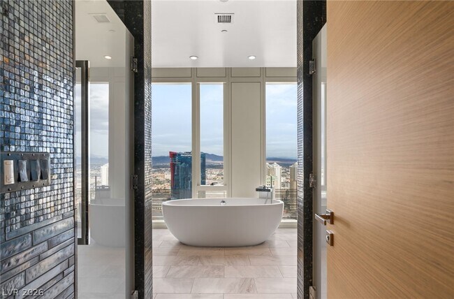 Building Photo - 3750 S Las Vegas Blvd