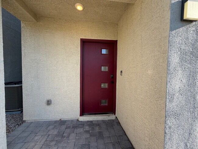 Building Photo - GATED 4 BED 2.5 BATH 2 CAR GARAGE SINGLE FAMILY HOME w/ LOFT, BEDROOM DOWNSTAIRS, NEXT TO COMMUNI...