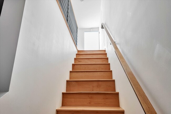 Building Photo - 69 Clementina St