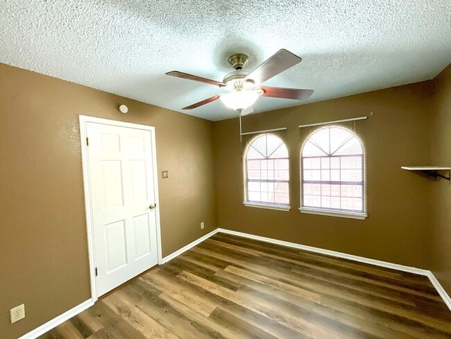 Building Photo - 7326 Putter Ln
