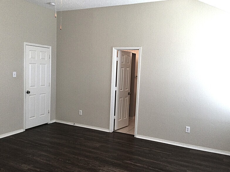 Building Photo - 6708 Lake Jackson Dr