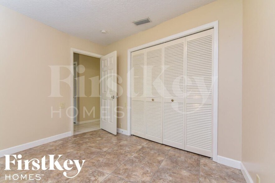 Building Photo - 2816 Pine Club Dr