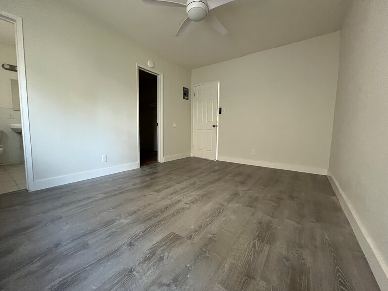 Building Photo - 207 S Lillie Ave