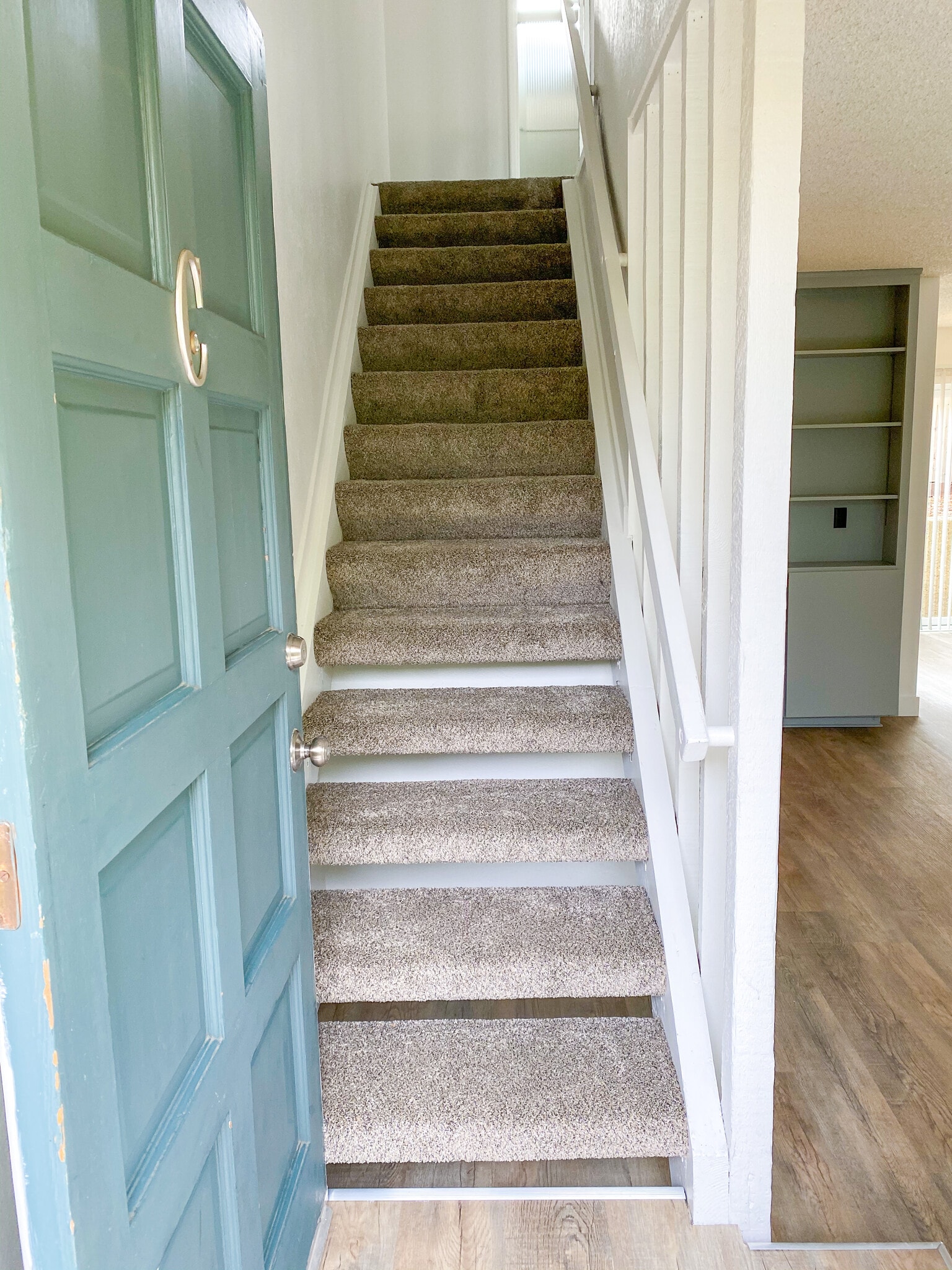 Entry and stairs - 1366 Fredericks St