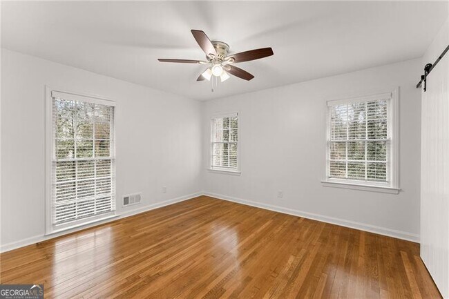 Building Photo - 4540 Club Valley Dr NE