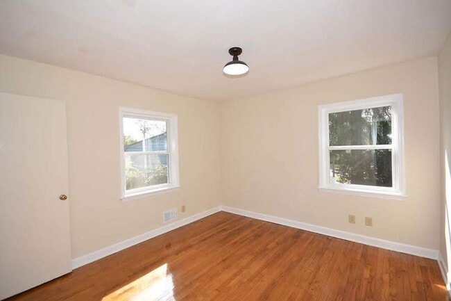 Building Photo - 4 Bed/3 Bath home w/fenced yard in Augusta...