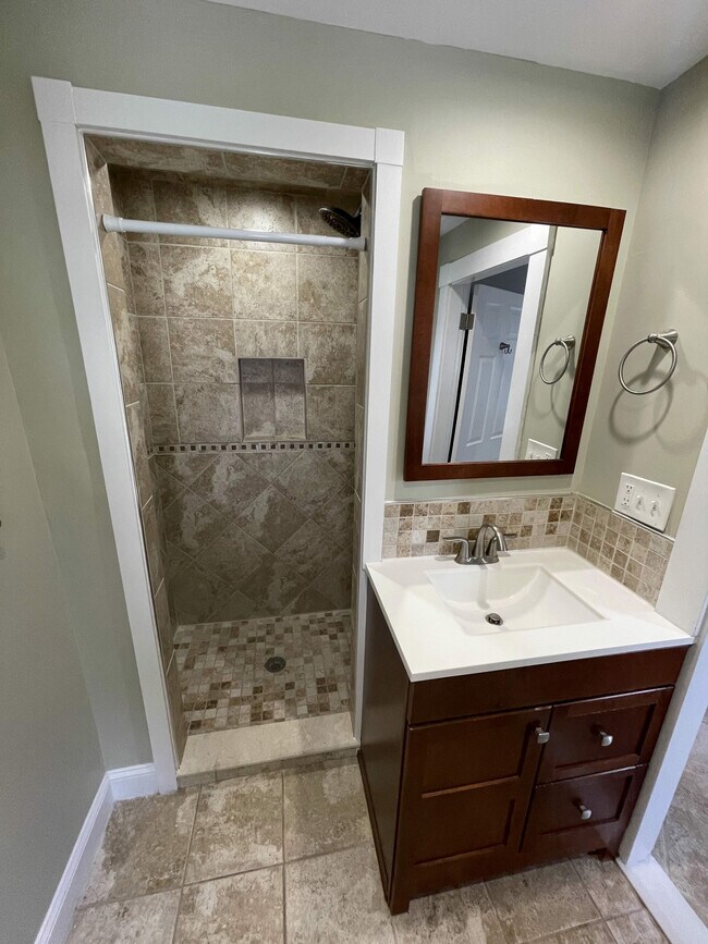 Building Photo - 15 Charles Street Ave