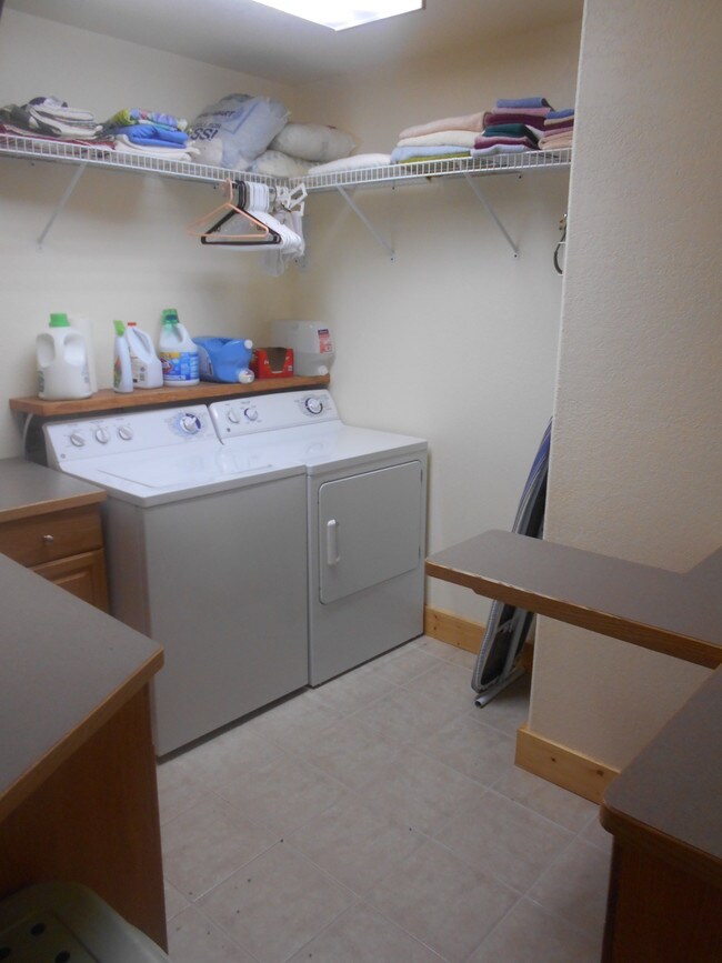 Laundry - 53 Paradise Rd