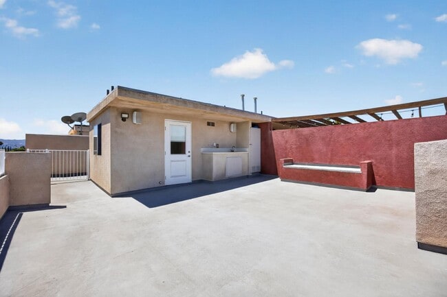 Building Photo - 18358 Saticoy St
