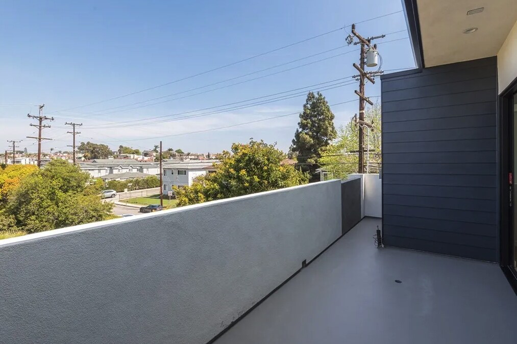 Building Photo - 617 Aviation Way