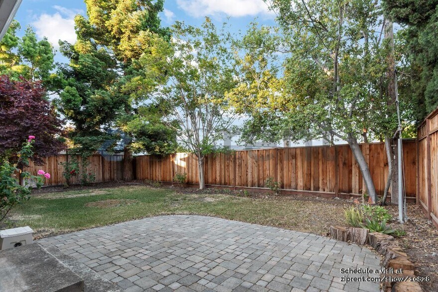 Building Photo - 1861 Briarwood Dr