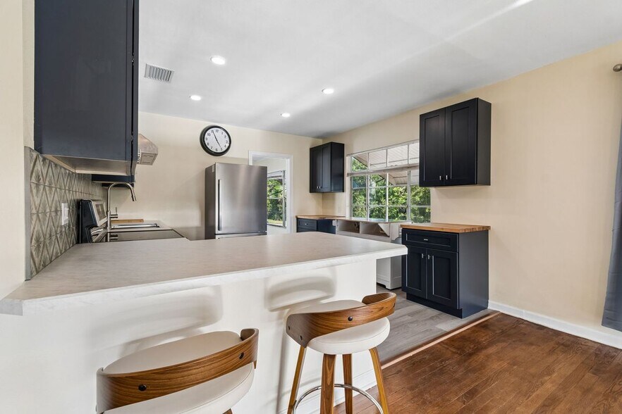 Building Photo - 1101 27th St N