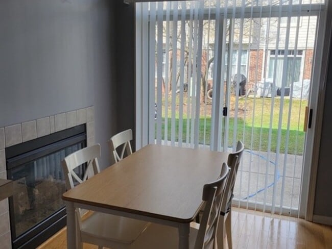 Building Photo - 453 Pine Lake Cir