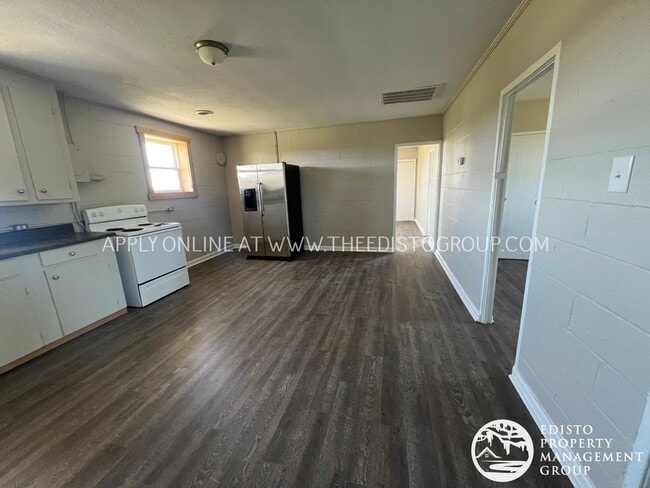 Building Photo - Charming Country Home in Bowman, SC