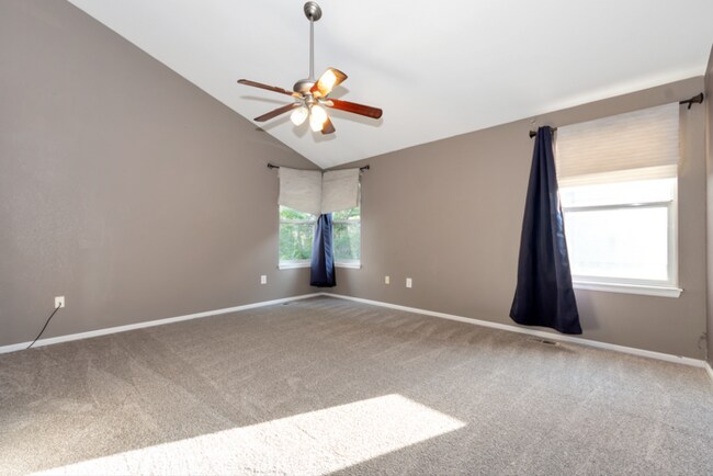 Building Photo - Charming 6 beds 3 baths in Denver!