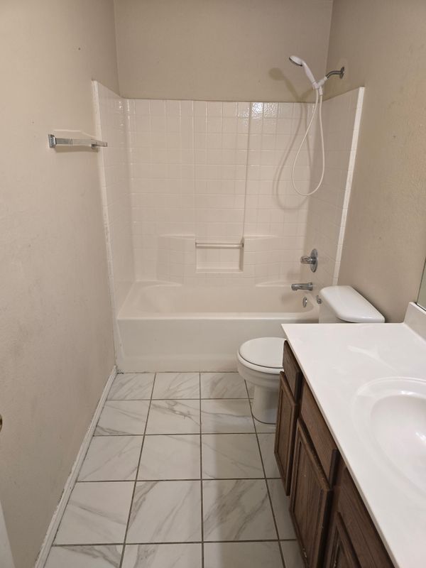 Building Photo - 1512 Parrot Ct