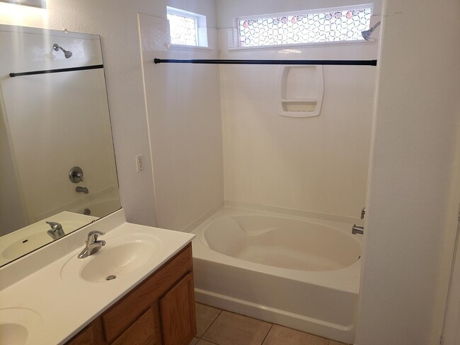 Building Photo - 2605 Silver Star Dr SW