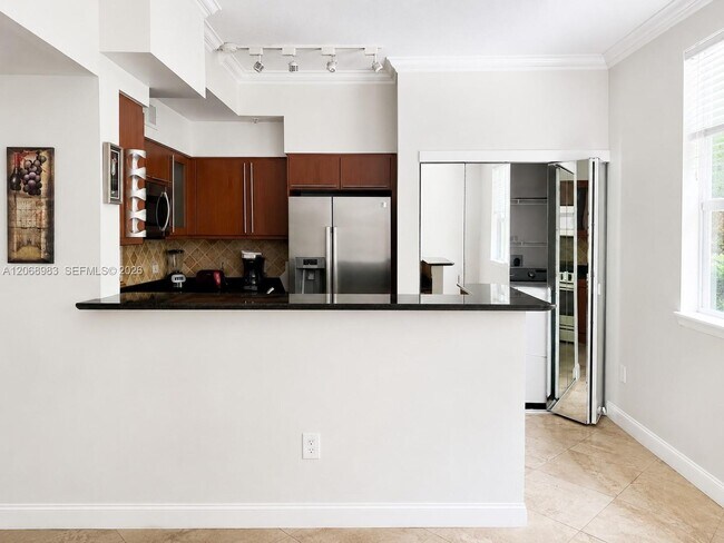 Building Photo - 2069 S Ocean Dr