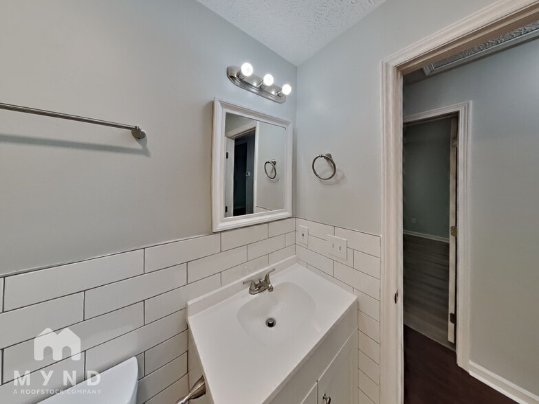 Building Photo - 4910 Lailwood Cir