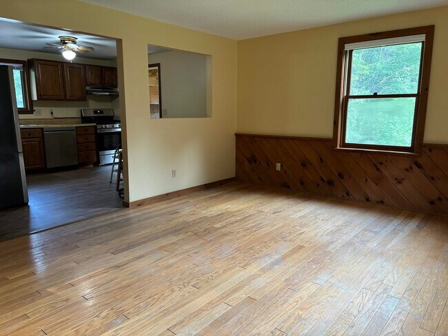 Building Photo - 147 Mansion Rd