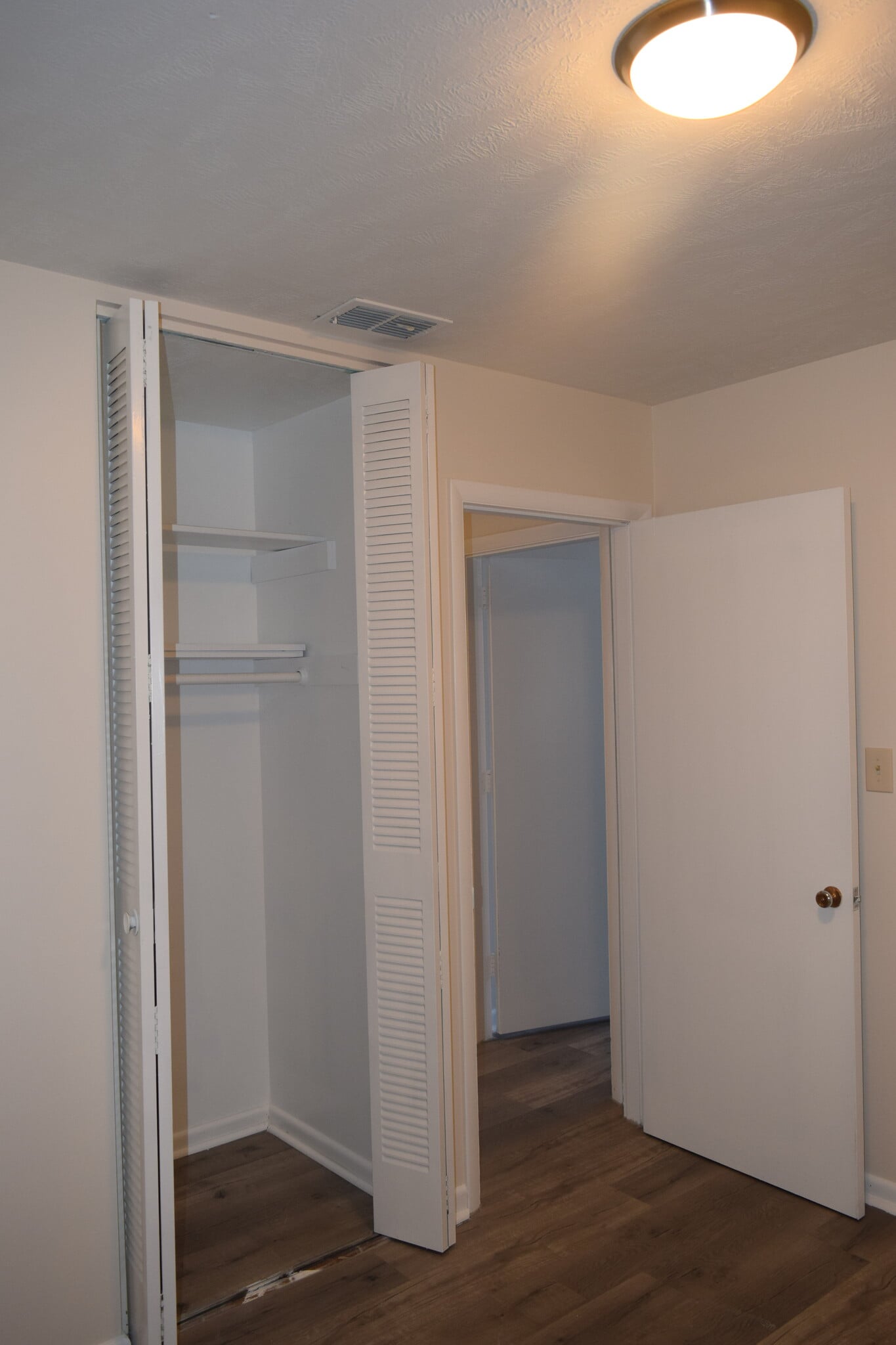 Building Photo - 8114 Meadowglen Dr
