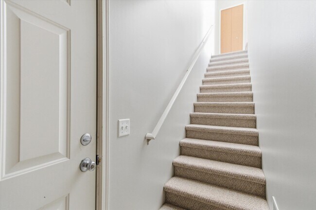 Building Photo - 1304 Riversedge Dr