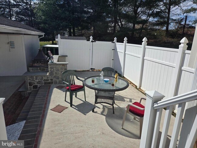 Building Photo - 3300 Mt Airy Ct