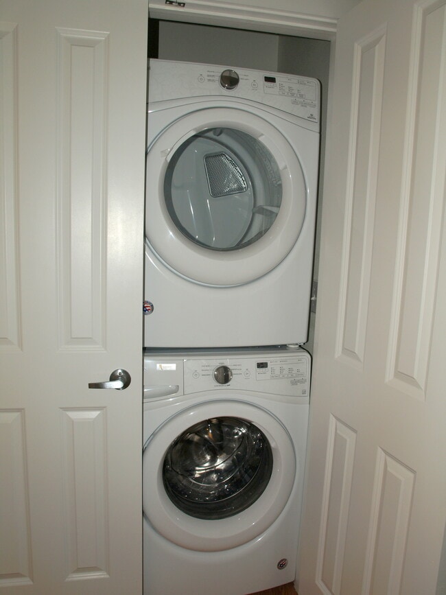 Washer/Dryer included - 2400 Louis Henna Blvd