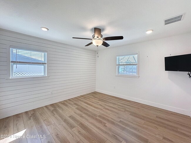 Building Photo - 1707 Shore Dr