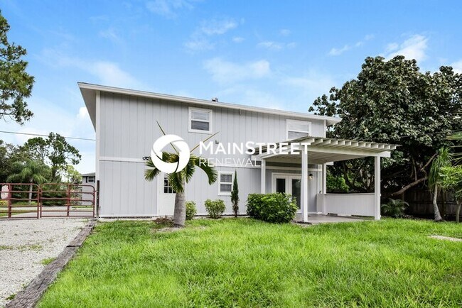 Building Photo - 3 Bedroom Pet-Friendly Home in Fort Myers, FL with Main Street Renewal