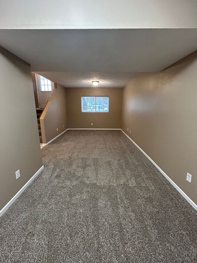 Building Photo - Spacious Split Level Living in Millard with a Backyard You’ll Love