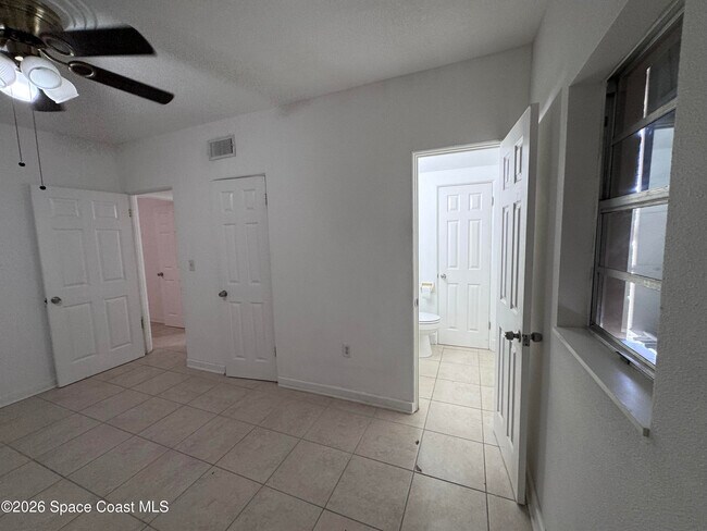 Building Photo - 305 Edinburgh Dr