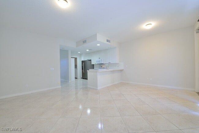 Building Photo - 6250 Towncenter Cir