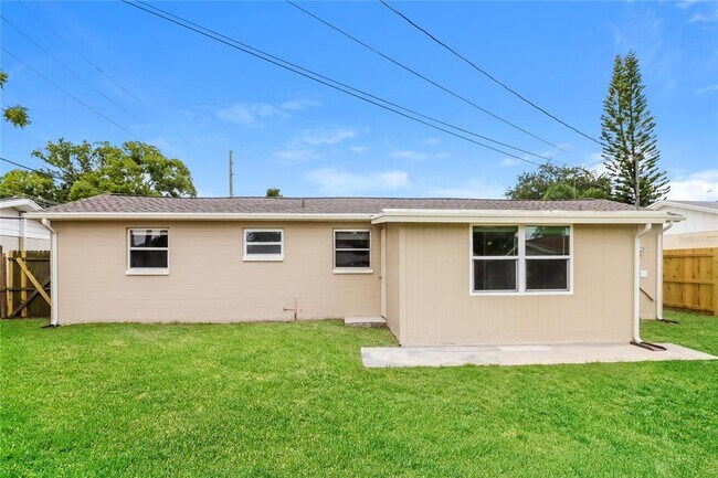 Building Photo - 4151 Ridgefield Ave