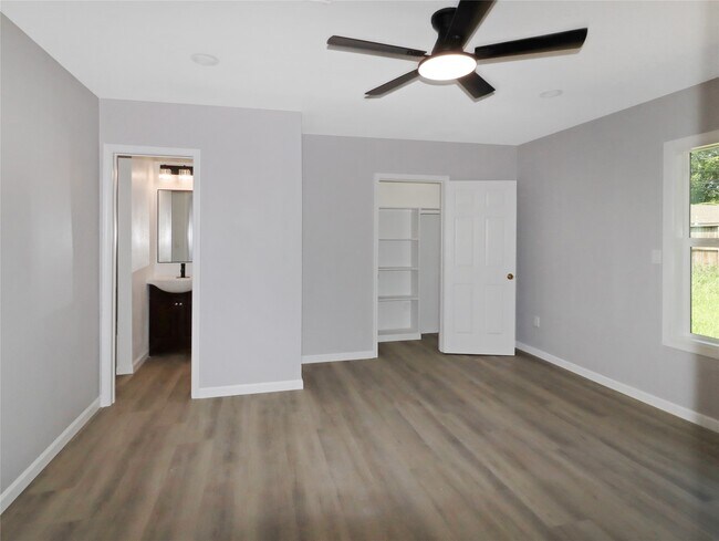 Building Photo - 8711 Shadow Crest St
