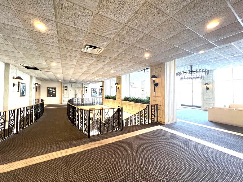 Building Photo - 5555 Collins Ave