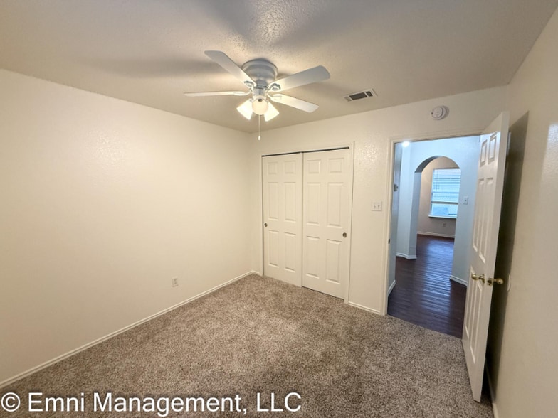 Building Photo - 2207 Garrett Dr