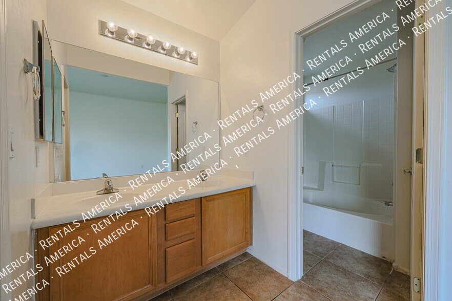 Building Photo - 7312 S 56th Ln