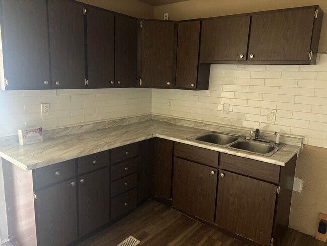 Building Photo - Spacious 3BD/1BA