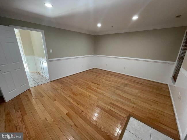 Building Photo - 5743 Goldfinch Ct