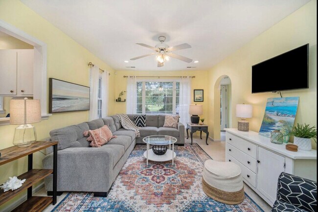 Building Photo - 452 Riverland Dr