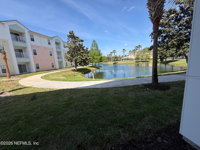 Building Photo - 8201 Green Parrot Rd